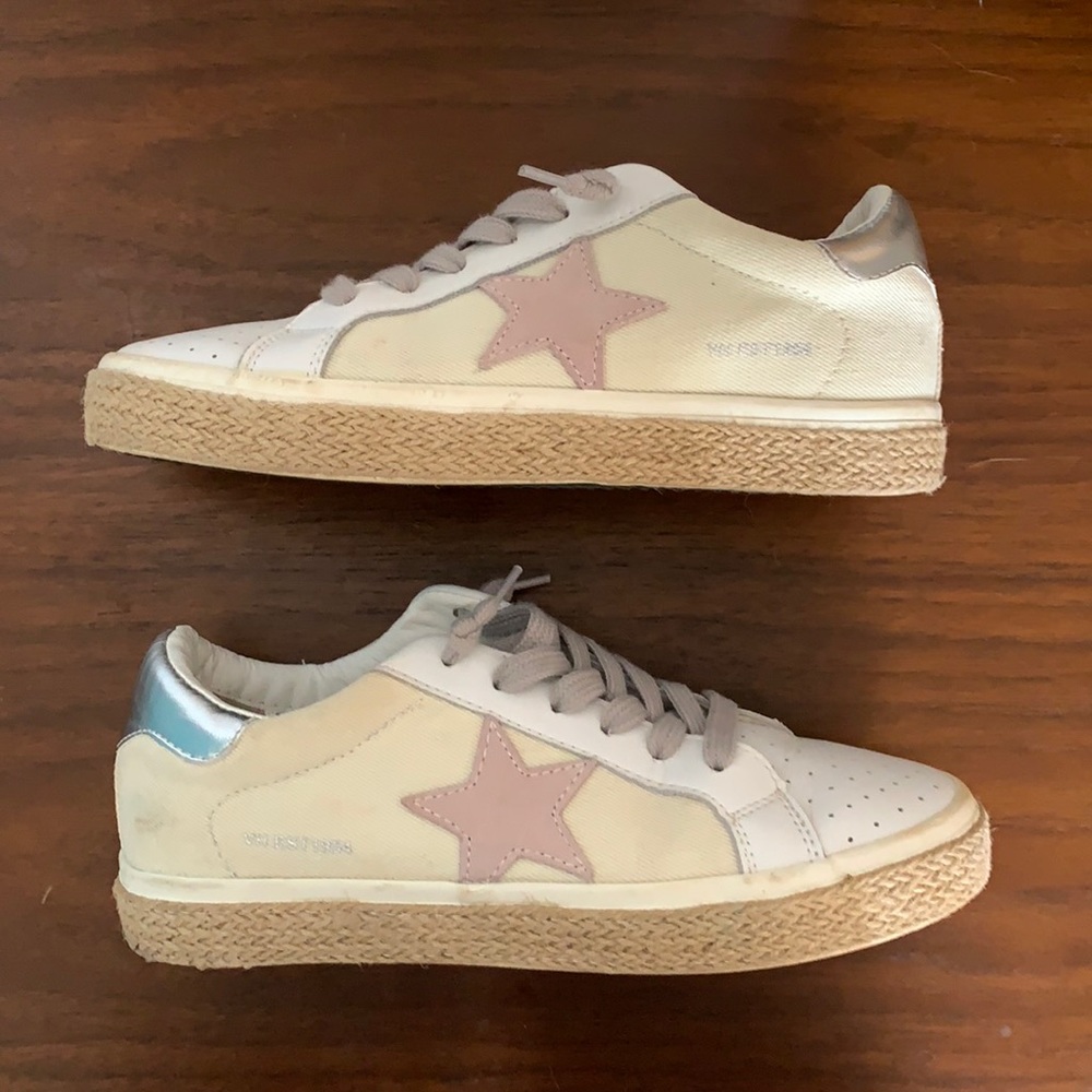 Vintage Havana Crosby White Mule in a size 7.